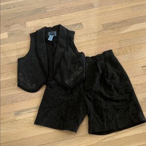 Pendleton Charcoal Gray Vest with Embroidered Accents fits moda like size 6